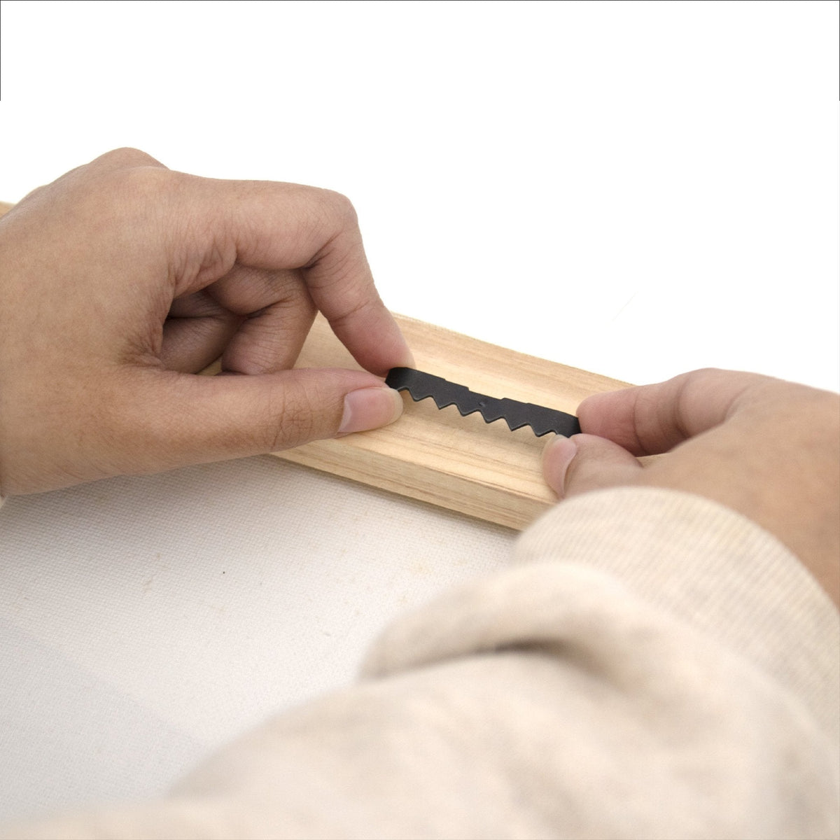 Large Sawtooth Nailess Black - S-HWR-3920X - Picture Hang Solutions